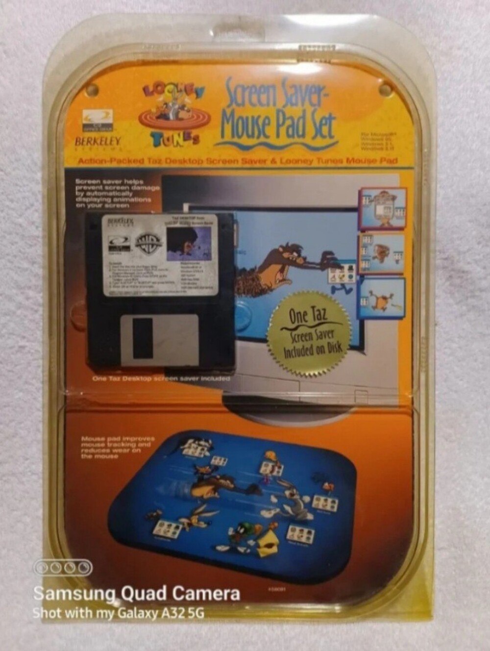 Vintage Looney tunes screen saver & mouse pad set